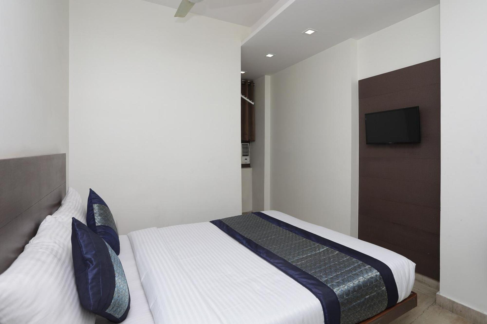 Hotel O Sun Palace Delhi  Exterior photo