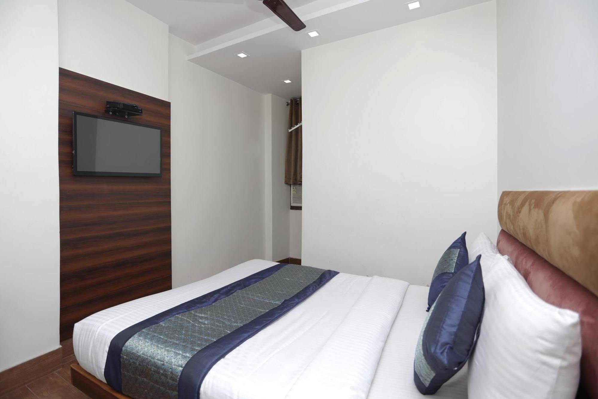 Hotel O Sun Palace Delhi  Exterior photo